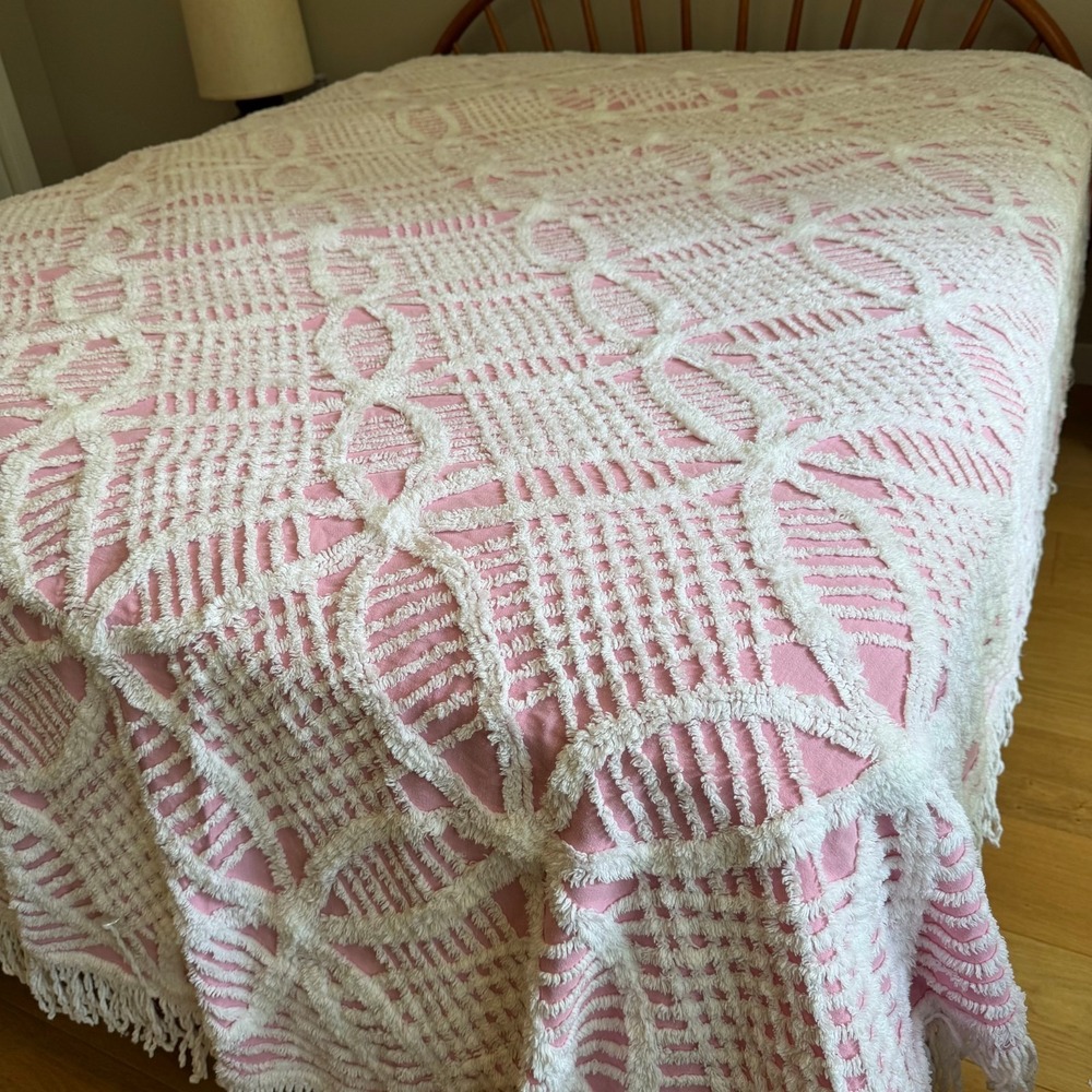 VTG Penny's Fashion Manor Pink White Classic Tufted Chenille Bedspread - 94x98
